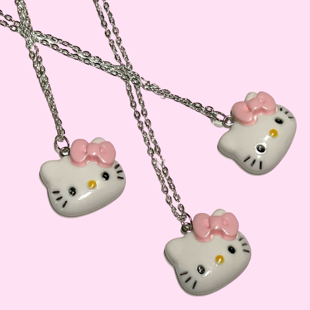 NEW🩷 Hello Kitty Necklace